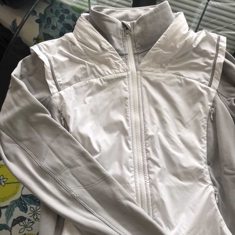 Lululemon Snug Sprinter Jacket, size 4 - Picture 2 of 5